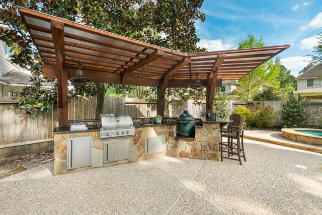 15 Monet Bend Place, The Woodlands, TX 77382