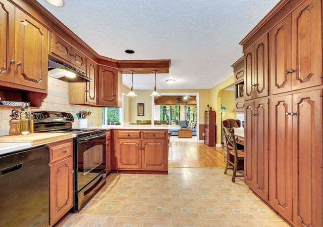 13 Cedar Lane, Medfield, MA 02052