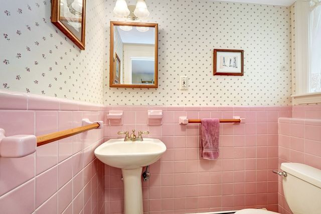 13 Cedar Lane, Medfield, MA 02052
