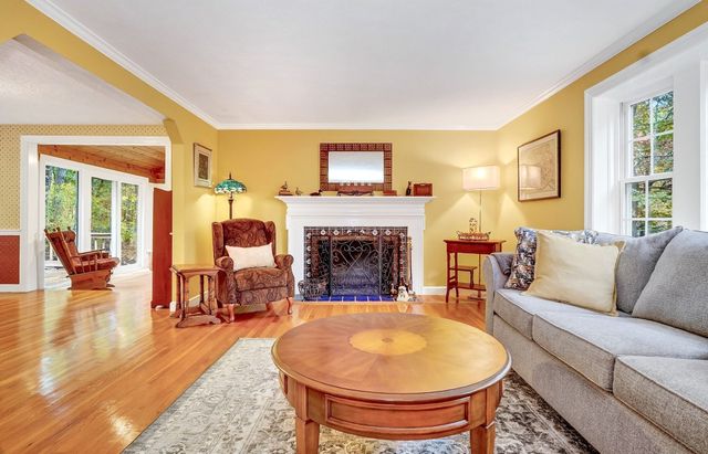 13 Cedar Lane, Medfield, MA 02052