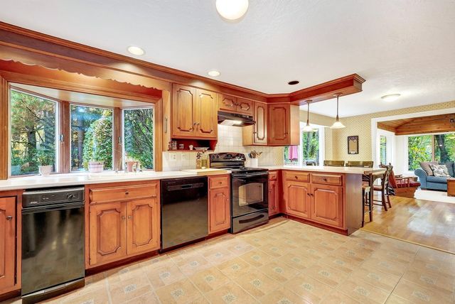 13 Cedar Lane, Medfield, MA 02052