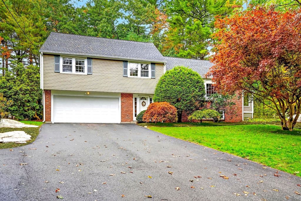 13 Cedar Lane, Medfield, MA 02052