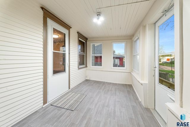 1530 W 10th St Street, Sioux Falls, SD 57104