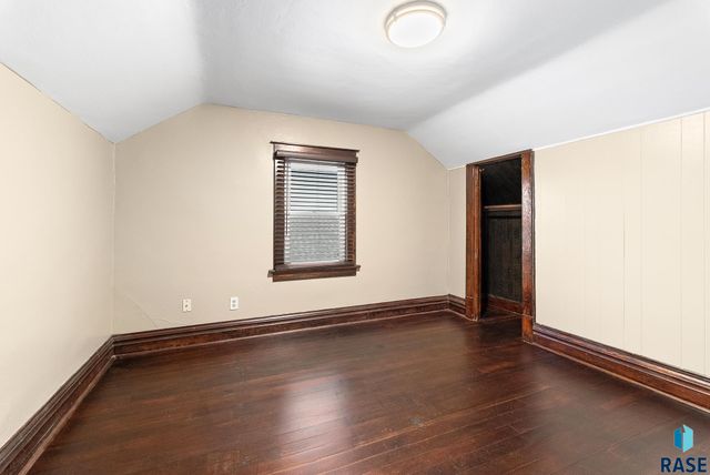 1530 W 10th St Street, Sioux Falls, SD 57104