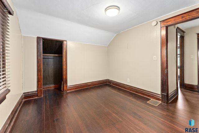 1530 W 10th St Street, Sioux Falls, SD 57104