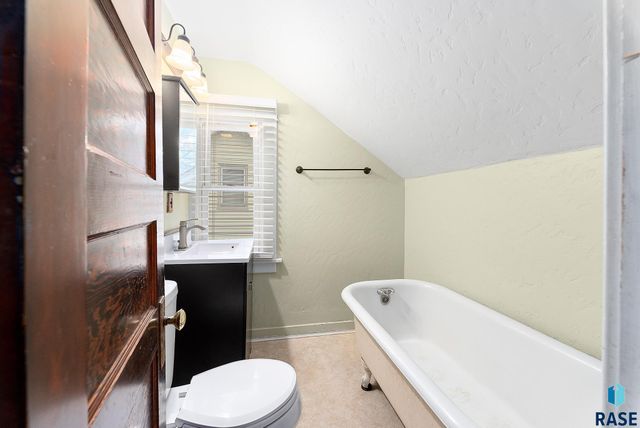1530 W 10th St Street, Sioux Falls, SD 57104