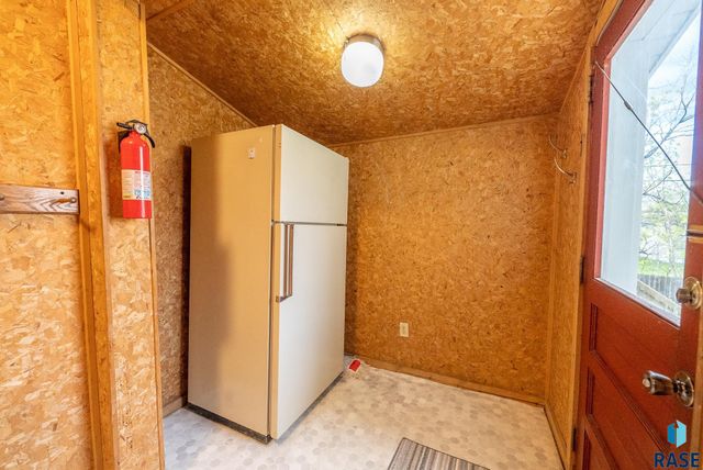 1530 W 10th St Street, Sioux Falls, SD 57104