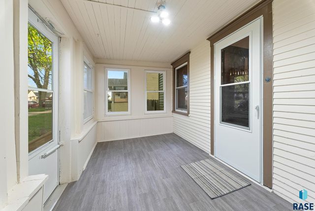 1530 W 10th St Street, Sioux Falls, SD 57104