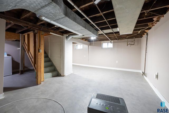 1530 W 10th St Street, Sioux Falls, SD 57104
