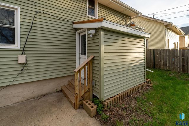 1530 W 10th St Street, Sioux Falls, SD 57104