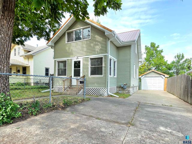 1530 W 10th St Street, Sioux Falls, SD 57104