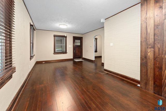 1530 W 10th St Street, Sioux Falls, SD 57104