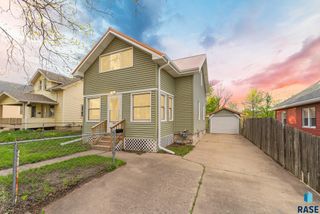 1530 W 10th St Street, Sioux Falls, SD 57104