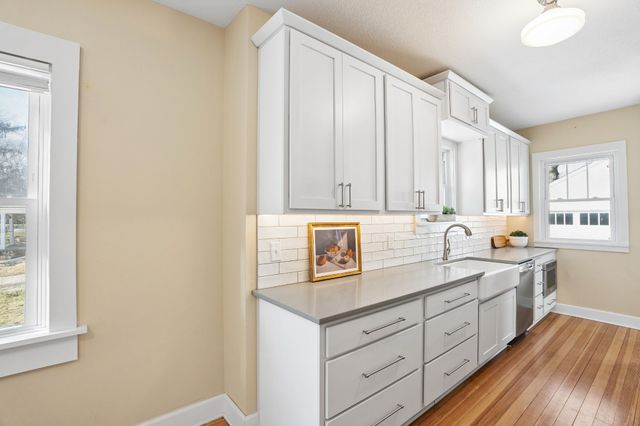 1683 Northwest Drive, Des Moines, IA 50310