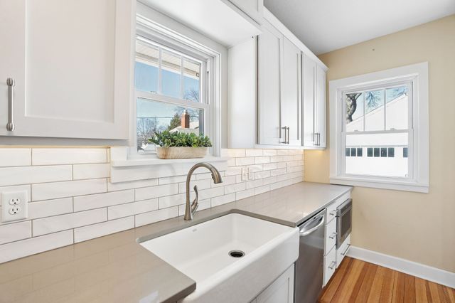 1683 Northwest Drive, Des Moines, IA 50310