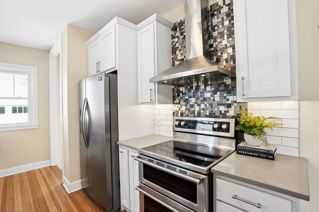 1683 Northwest Drive, Des Moines, IA 50310