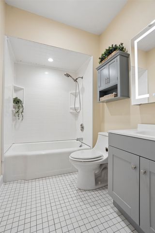 1683 Northwest Drive, Des Moines, IA 50310