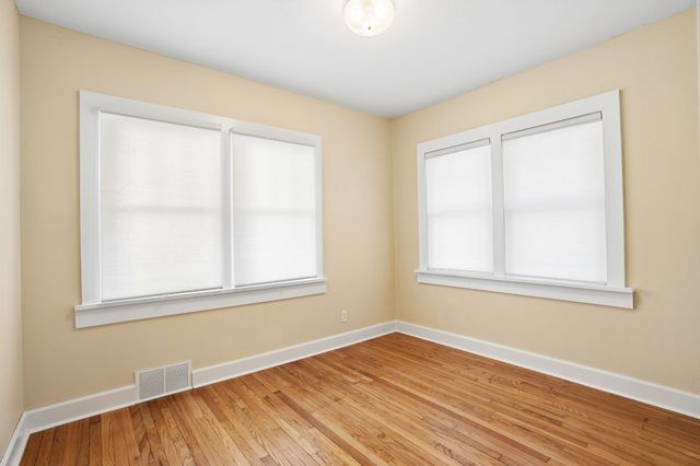 1683 Northwest Drive, Des Moines, IA 50310