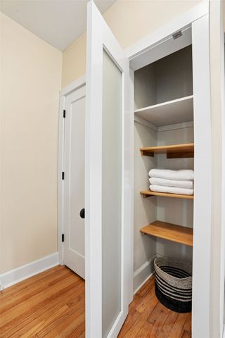 1683 Northwest Drive, Des Moines, IA 50310