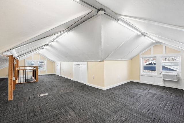 1683 Northwest Drive, Des Moines, IA 50310