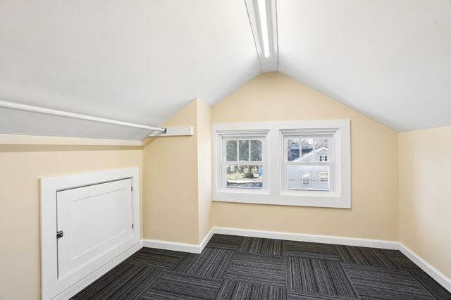 1683 Northwest Drive, Des Moines, IA 50310