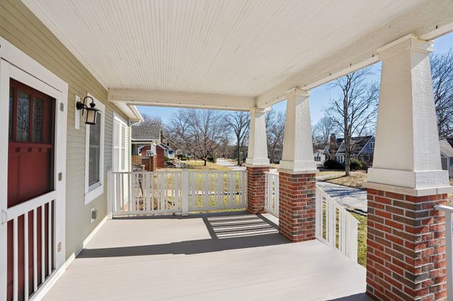 1683 Northwest Drive, Des Moines, IA 50310