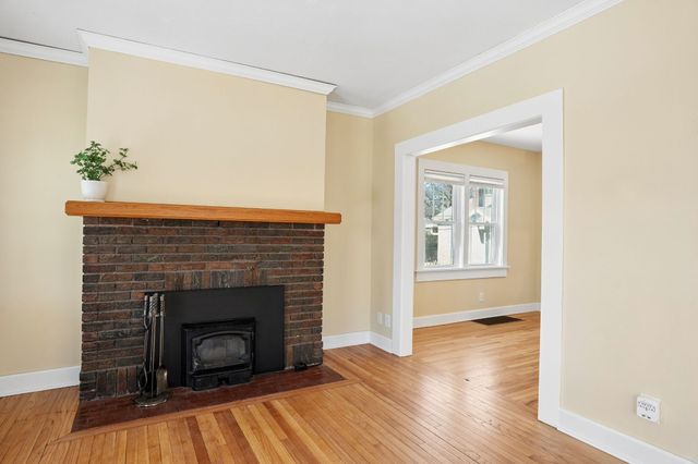 1683 Northwest Drive, Des Moines, IA 50310