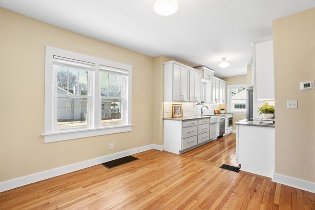 1683 Northwest Drive, Des Moines, IA 50310