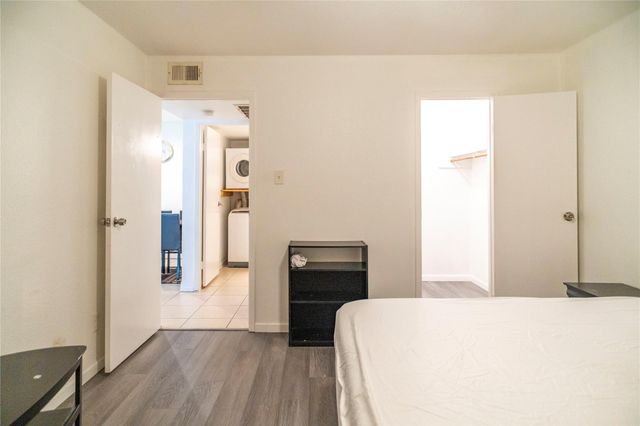 10202 Forum Park Drive 211, Houston, TX 77036