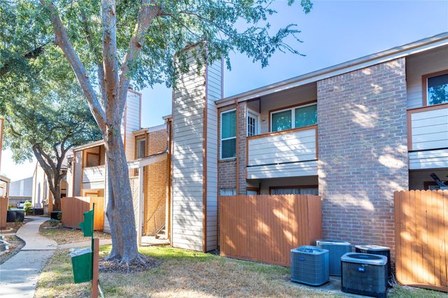 10202 Forum Park Drive 211, Houston, TX 77036