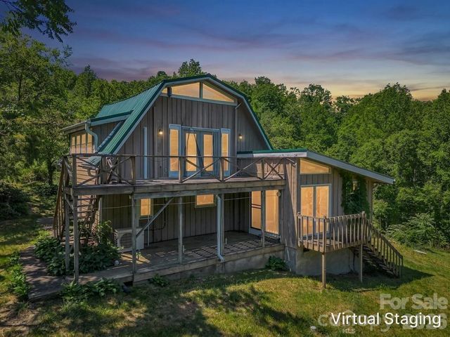 255 & 257 Crescent Street, Saluda, NC 28773