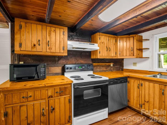 255 & 257 Crescent Street, Saluda, NC 28773