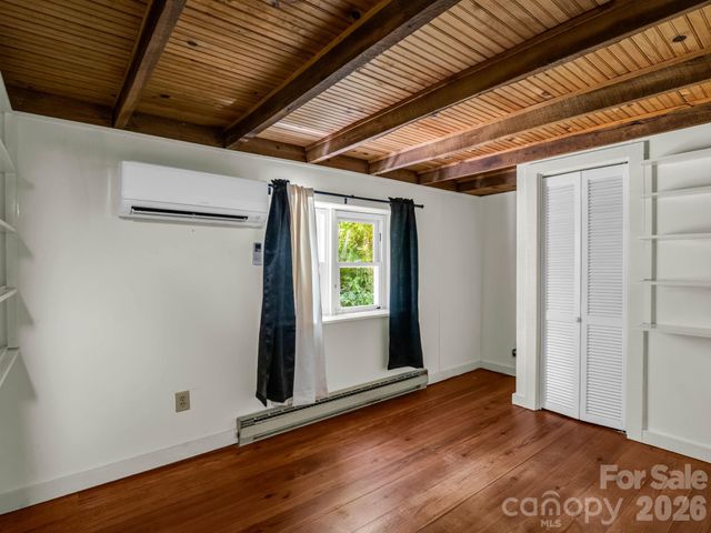 255 & 257 Crescent Street, Saluda, NC 28773