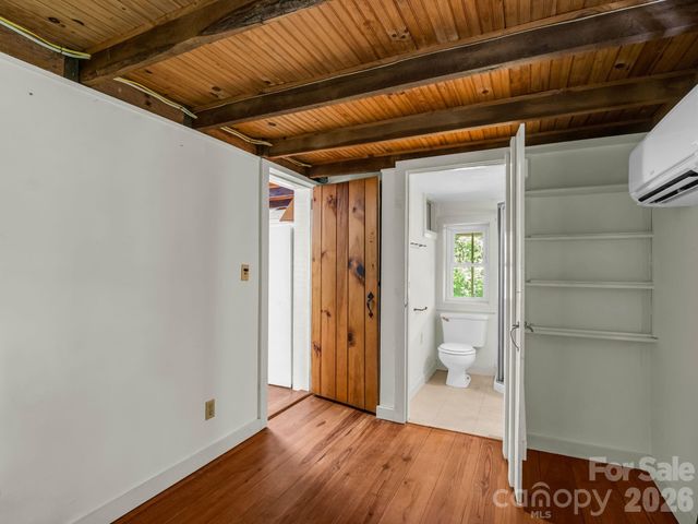 255 & 257 Crescent Street, Saluda, NC 28773
