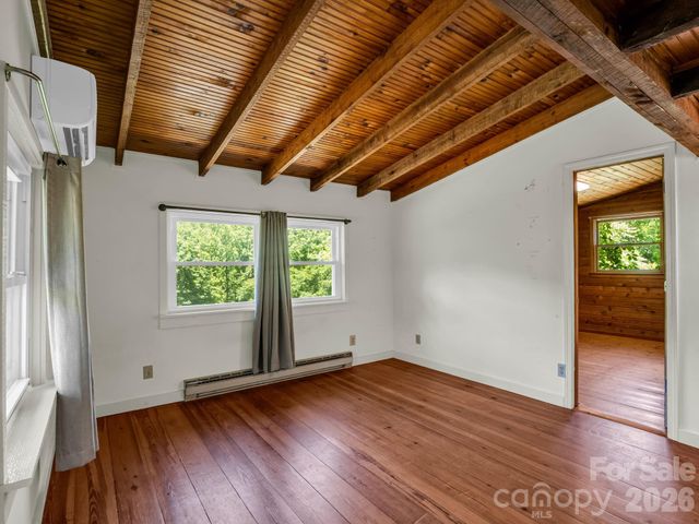 255 & 257 Crescent Street, Saluda, NC 28773