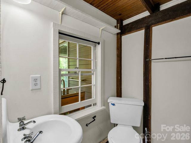 255 & 257 Crescent Street, Saluda, NC 28773