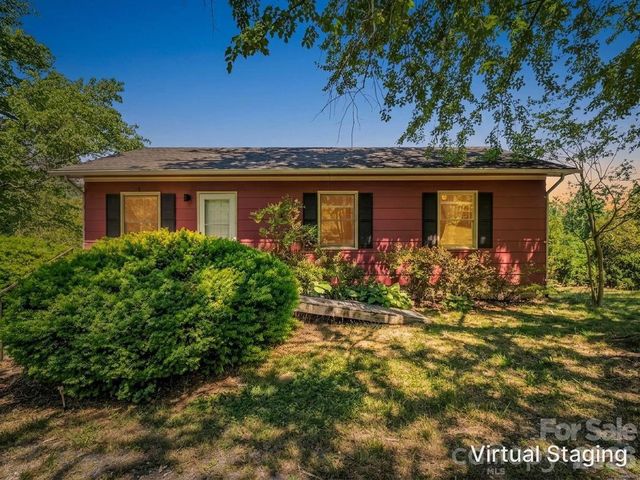 255 & 257 Crescent Street, Saluda, NC 28773