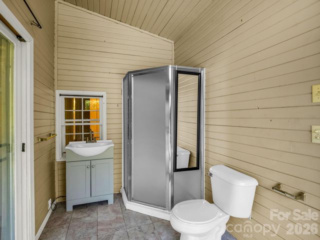 255 & 257 Crescent Street, Saluda, NC 28773