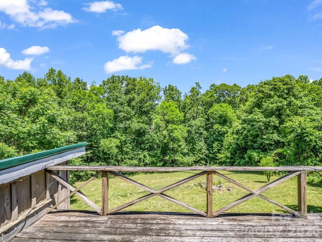 255 & 257 Crescent Street, Saluda, NC 28773