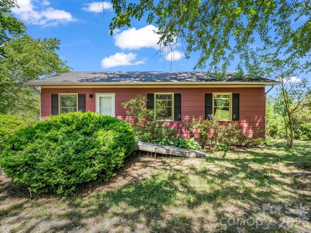 255 & 257 Crescent Street, Saluda, NC 28773
