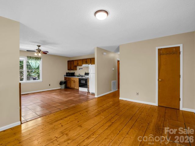 255 & 257 Crescent Street, Saluda, NC 28773