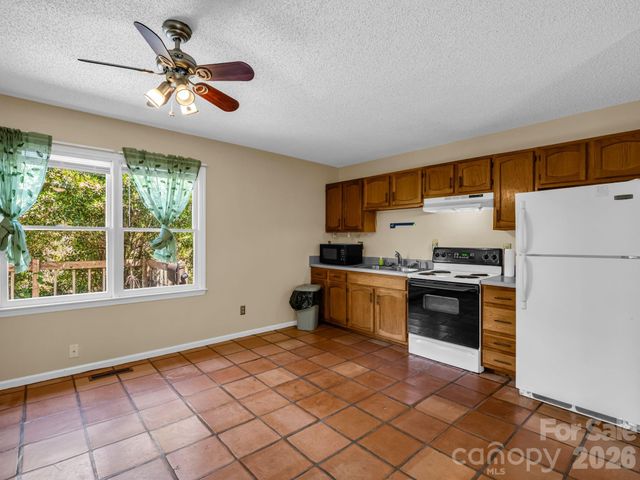 255 & 257 Crescent Street, Saluda, NC 28773
