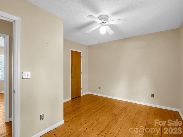 255 & 257 Crescent Street, Saluda, NC 28773