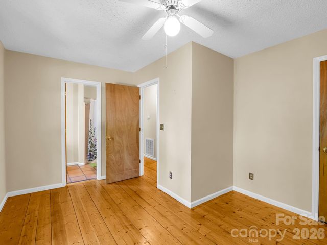 255 & 257 Crescent Street, Saluda, NC 28773
