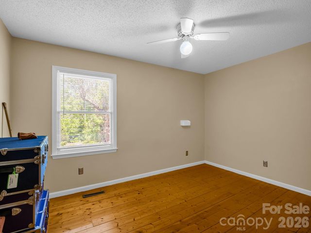 255 & 257 Crescent Street, Saluda, NC 28773