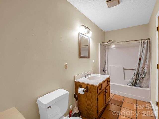 255 & 257 Crescent Street, Saluda, NC 28773