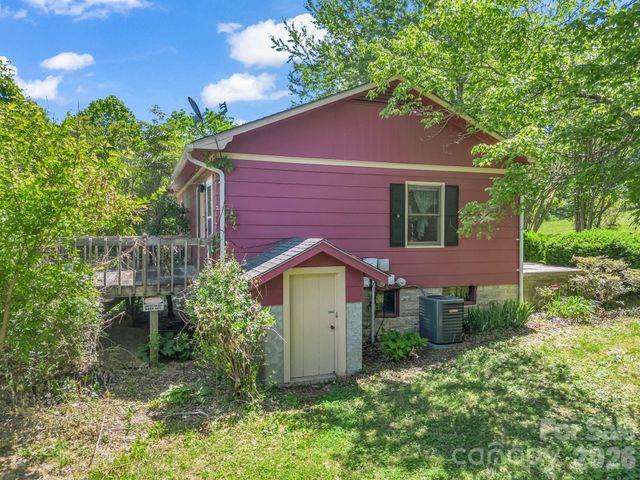 255 & 257 Crescent Street, Saluda, NC 28773