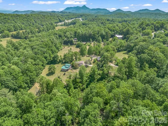 255 & 257 Crescent Street, Saluda, NC 28773
