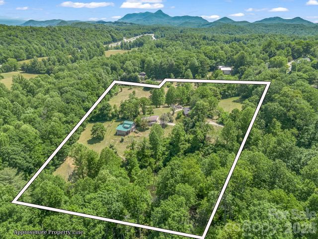 255 & 257 Crescent Street, Saluda, NC 28773