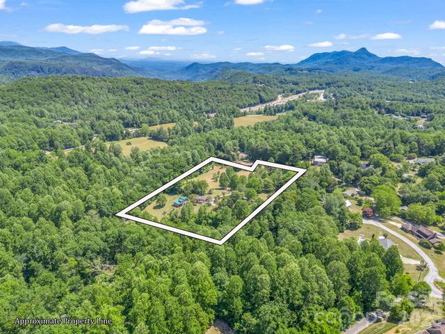 255 & 257 Crescent Street, Saluda, NC 28773